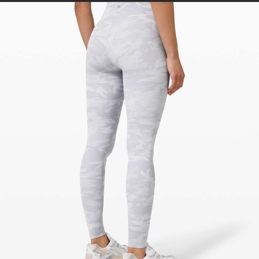 Lululemon Size 4 Wunder Under White Camo Leggings